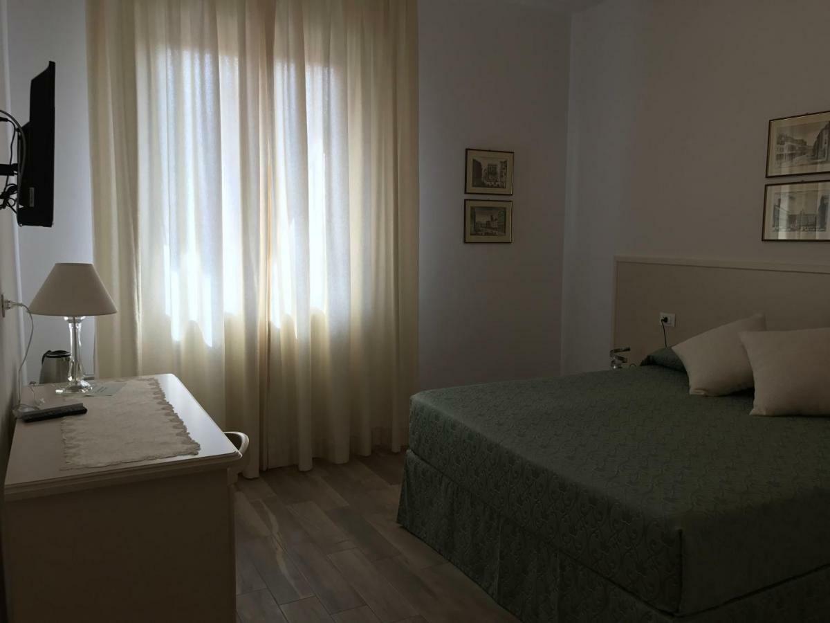 Guest House In Piazza 볼로냐 외부 사진